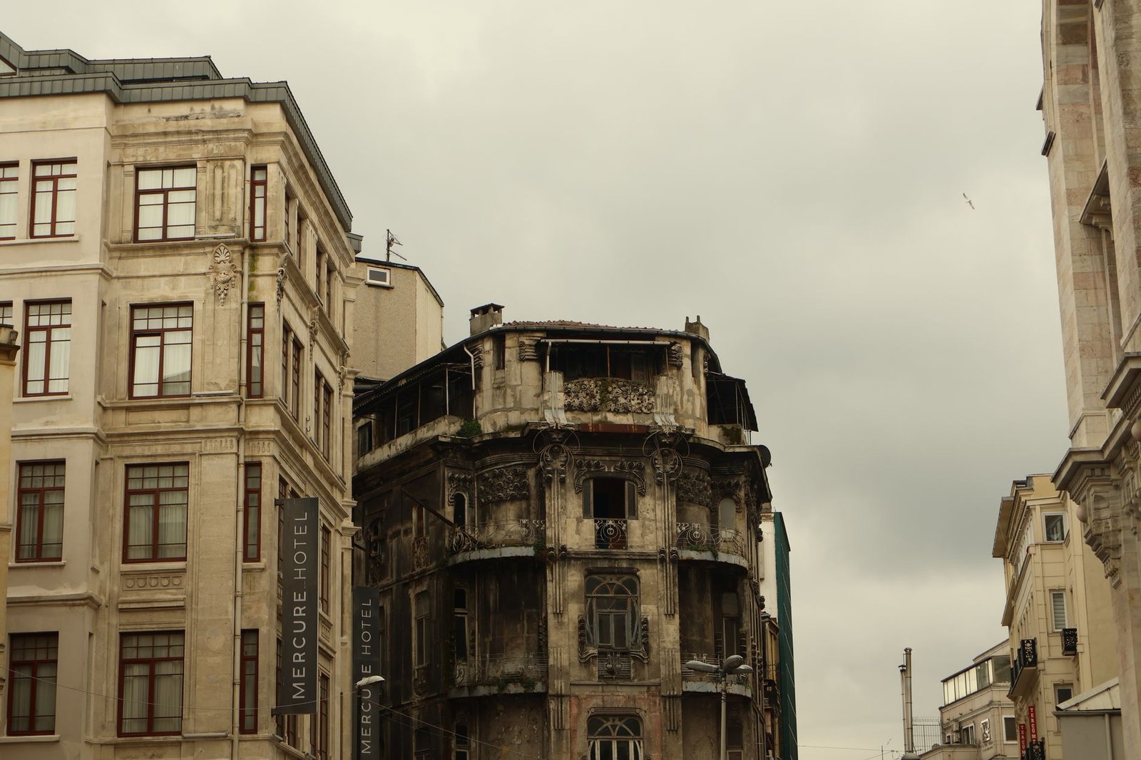 İstanbul Riva Otel Yıkılıyor